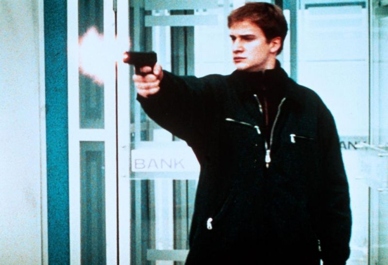 Восстание 1993 фильм ханеке. 71 фрагмент хронологии случайностей себастьян стэн. 71 фильм. 71 фрагмент хронологии случайностей фильм 1994. Фильмы австрия 1994.